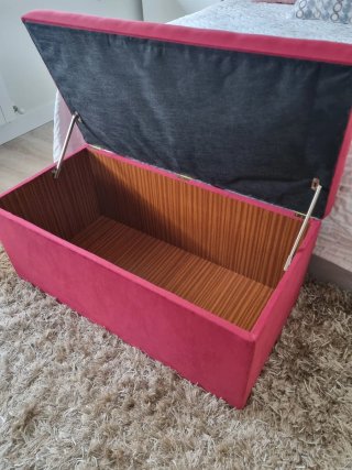 Baúl de alta capacidad tapizado en rosa fucsia