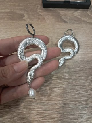 Pendientes serpiente perlas