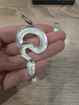 Pendientes serpiente perlas