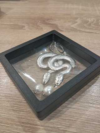 Pendientes serpiente perlas