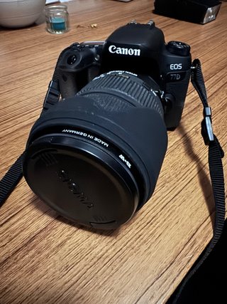 Canon EOS 77D + Objetivo Canon EF-S 10-22mm