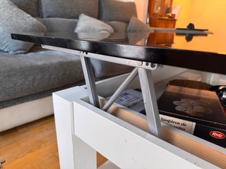 Mesa de salón de madera