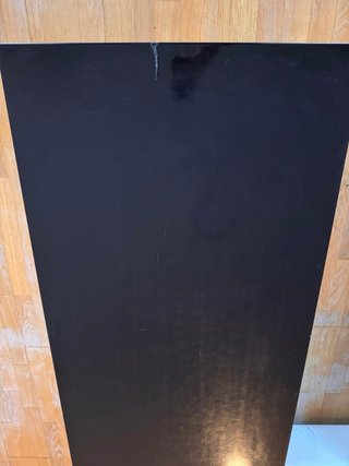 Mesa de salón de madera