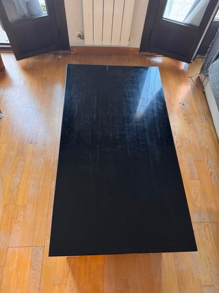 Mesa de salón de madera