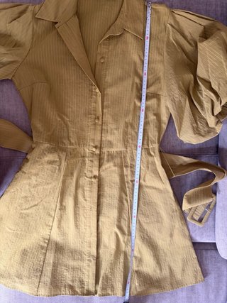 Vestido camisero verde mangas abullonadas