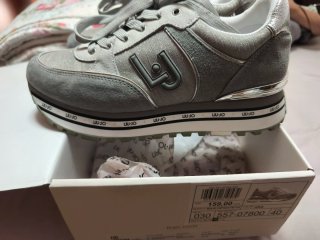 Zapatillas Liu Jo grises y plateadas
