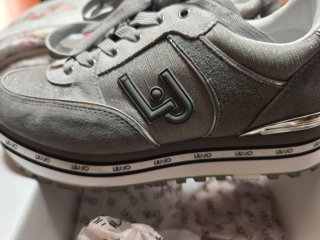 Zapatillas Liu Jo grises y plateadas