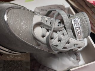 Zapatillas Liu Jo grises y plateadas