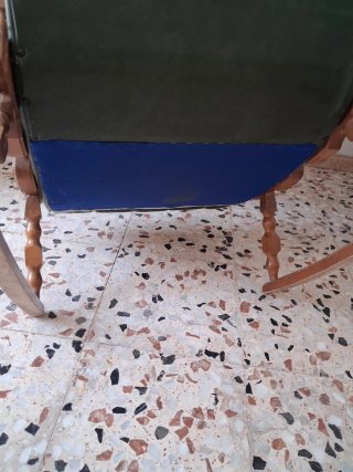 Mecedora de piel sintética y madera