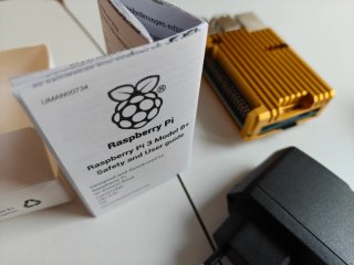 Raspberry Pi 3 B+ con disipador dorado