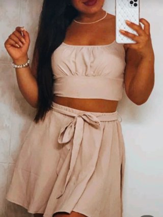 Conjunto Shein beige crop top y falda