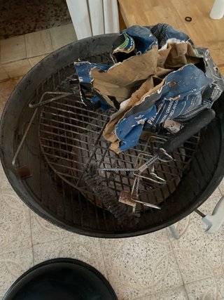 Barbacoa Negra con Ruedas
