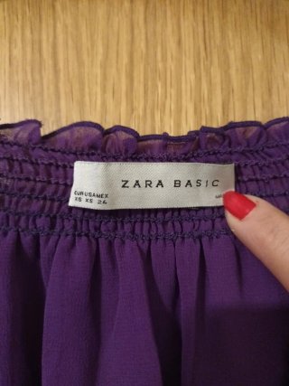 Blusa Zara Morada. Pone XS pero da mucha más talla
