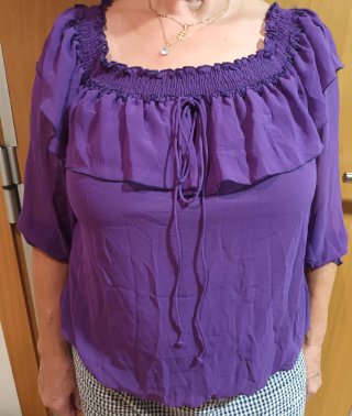Blusa Zara Morada. Pone XS pero da mucha más talla