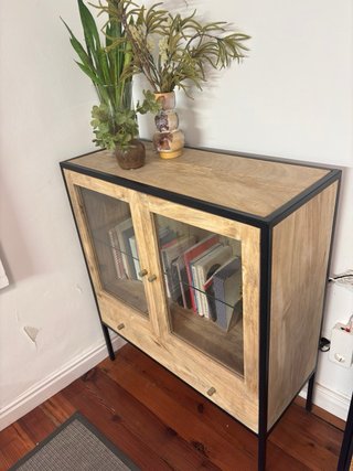 Vitrina con cajón y balda