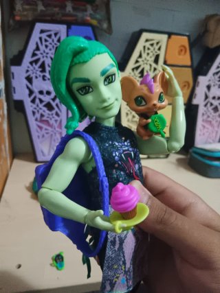 Deuce Gorgon G3 Muñeco Completo