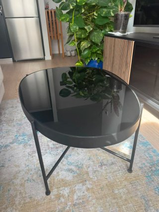 Mesa de centro redonda cristal negro de Kave Home