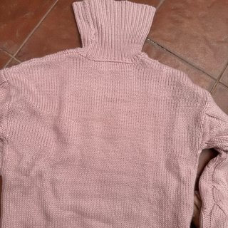 Jersey cuello alto rosa trenzado niña