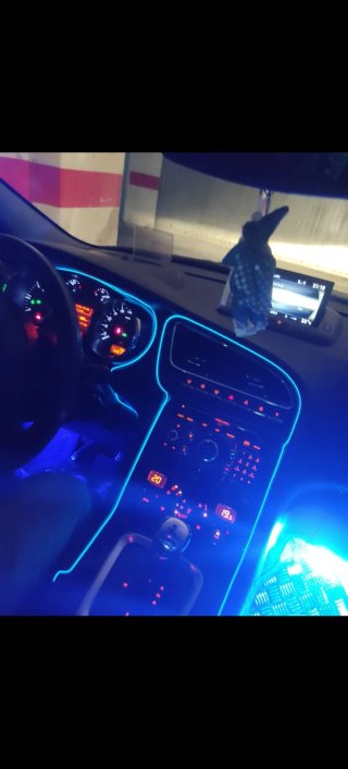 Peugeot e-5008