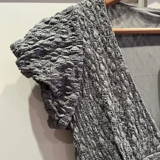 Vestido mini gris de Zara