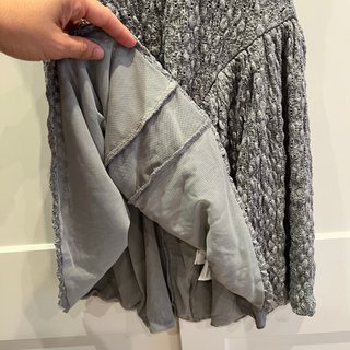 Vestido mini gris de Zara