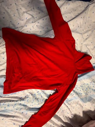 Camiseta de cuello alto roja