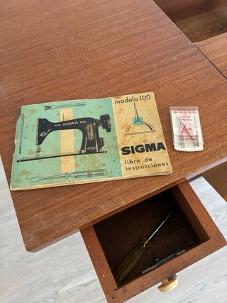 Maquina de coser. Antiguedad SIGMA MOD 100,