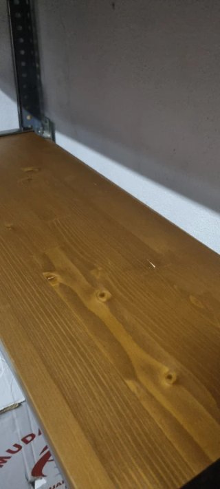 Baldas de madera y metal