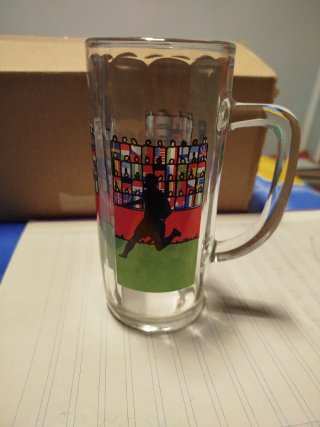 Juego de 5 jarras  de cerveza de cristal, fútbol