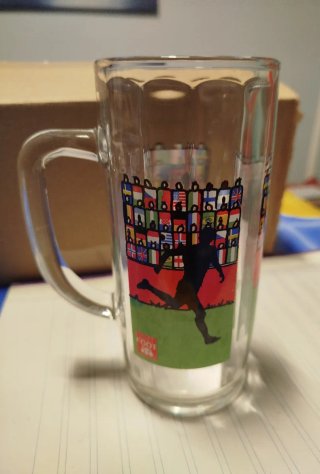 Juego de 5 jarras  de cerveza de cristal, fútbol