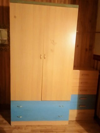 Armario,mesita,sinfonier 2camas de90ct Regalo mesa