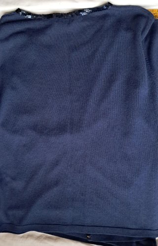 Conjunto de top y chaqueta azul marinos.