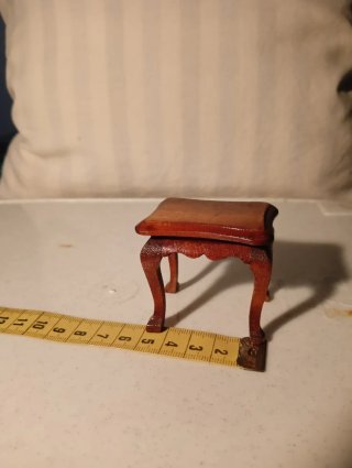Mesas y reloj miniatura escala 1/12.