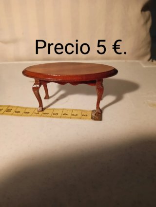 Mesas y reloj miniatura escala 1/12.