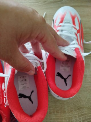 Deportivas tacos de futbol Puma talla 33