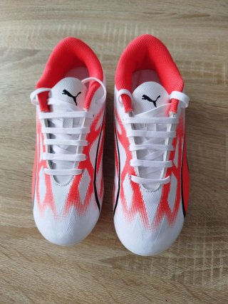 Deportivas tacos de futbol Puma talla 33