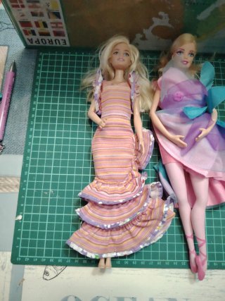 Lote de 2 Barbies y Bebés