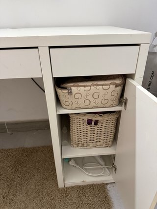 Escritorio blanco / mesa maquillaje