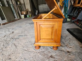 Arcón de madera  ROBLÉcon tapa abatible