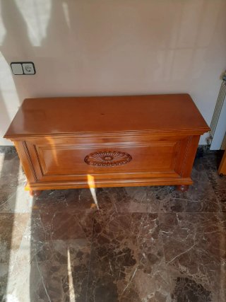 Arcón de madera  ROBLÉcon tapa abatible