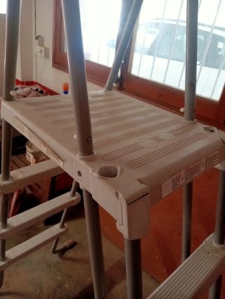 Escalera Piscina Metal y Plástico