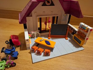 PLAYMOBIL: Escuela y guardería