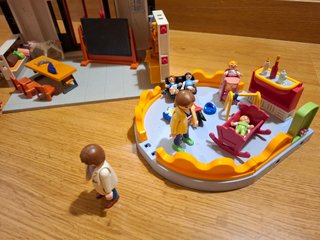PLAYMOBIL: Escuela y guardería