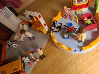 PLAYMOBIL: Escuela y guardería