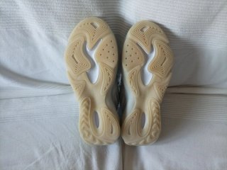 Zapatillas Adidas Beige y Blancas