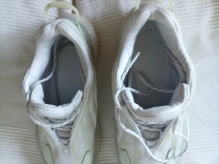 Zapatillas Adidas Beige y Blancas