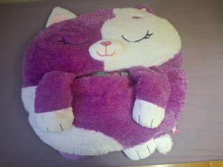 Peluche Gato y Saco Dormir marca Dormilocos
