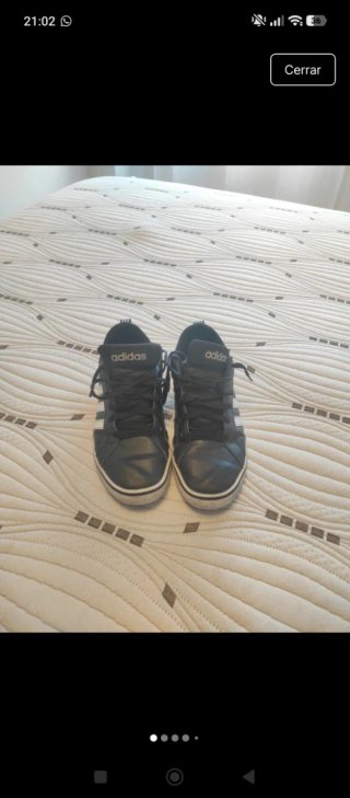 Zapatillas Adidas Negras y Blancas Talla 42