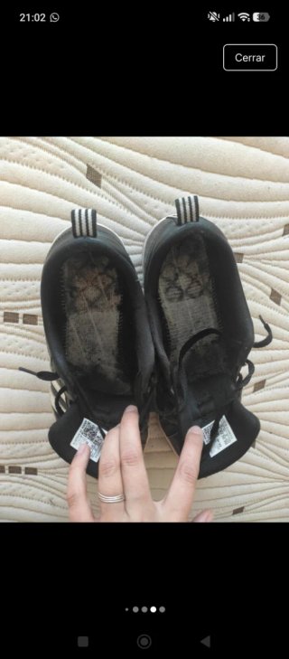 Zapatillas Adidas Negras y Blancas Talla 42