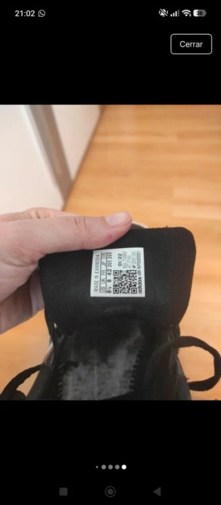 Zapatillas Adidas Negras y Blancas Talla 42
